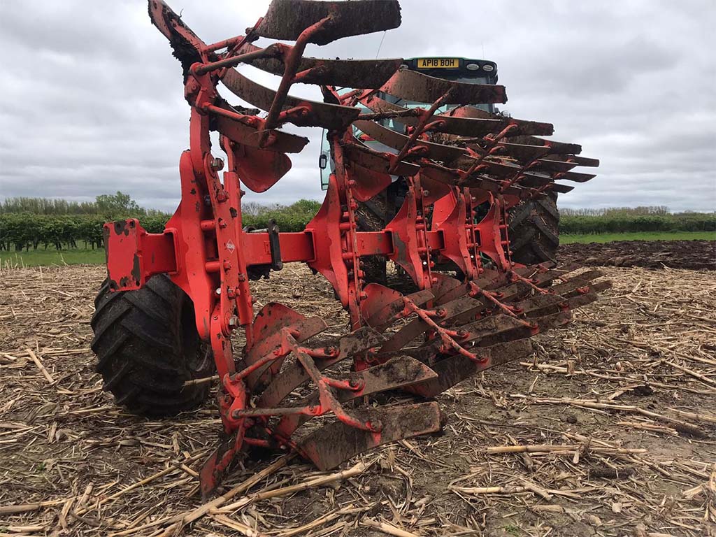 Kuhn 6 furrow plough (2016)