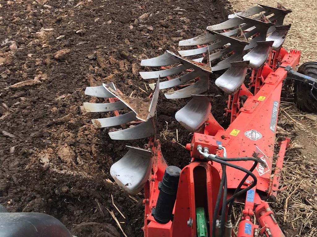 Kuhn 6 furrow plough (2016)